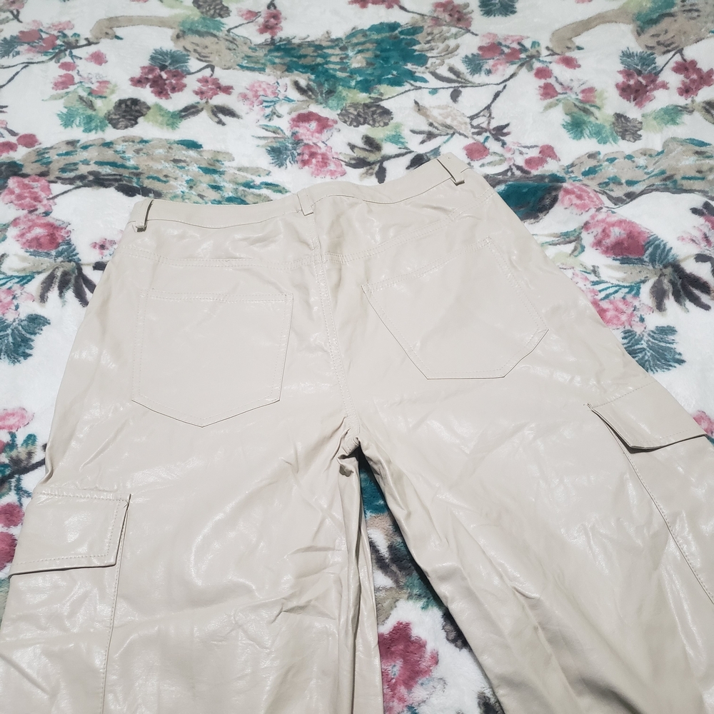 Entro Faux Leather Wide Leg Cargo Pants Beige Cream Size M - Picture 10 of 12